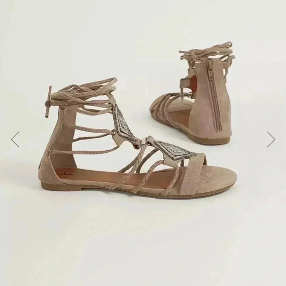 Daytrip Woman’s Gladiator strap up sandal - Picture 2 of 12